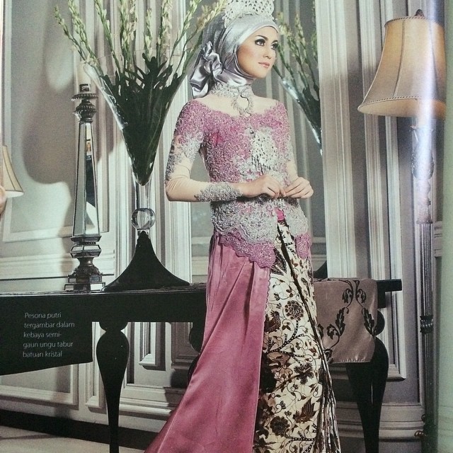 10 Potret Vicy Melanie saat pakai hijab, bikin pangling