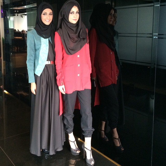 10 Potret Vicy Melanie saat pakai hijab, bikin pangling