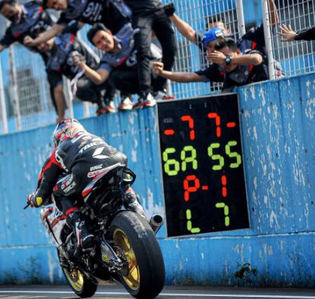 10 Potret Eric Saputra, suami Atries Angel saat menjadi pembalap