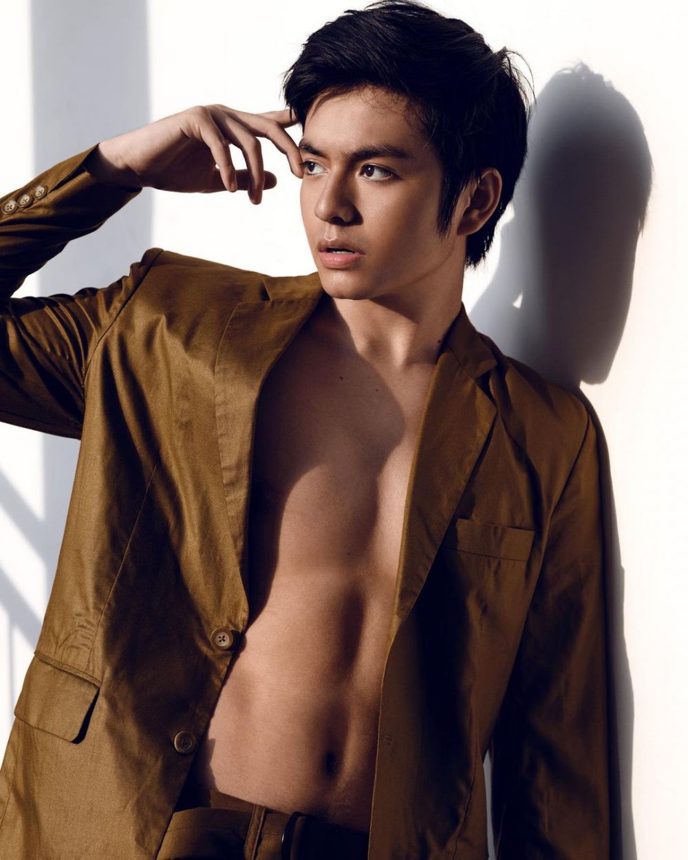 10 Pemotretan Angga Yunanda dalam berbagai tema, bikin terpana