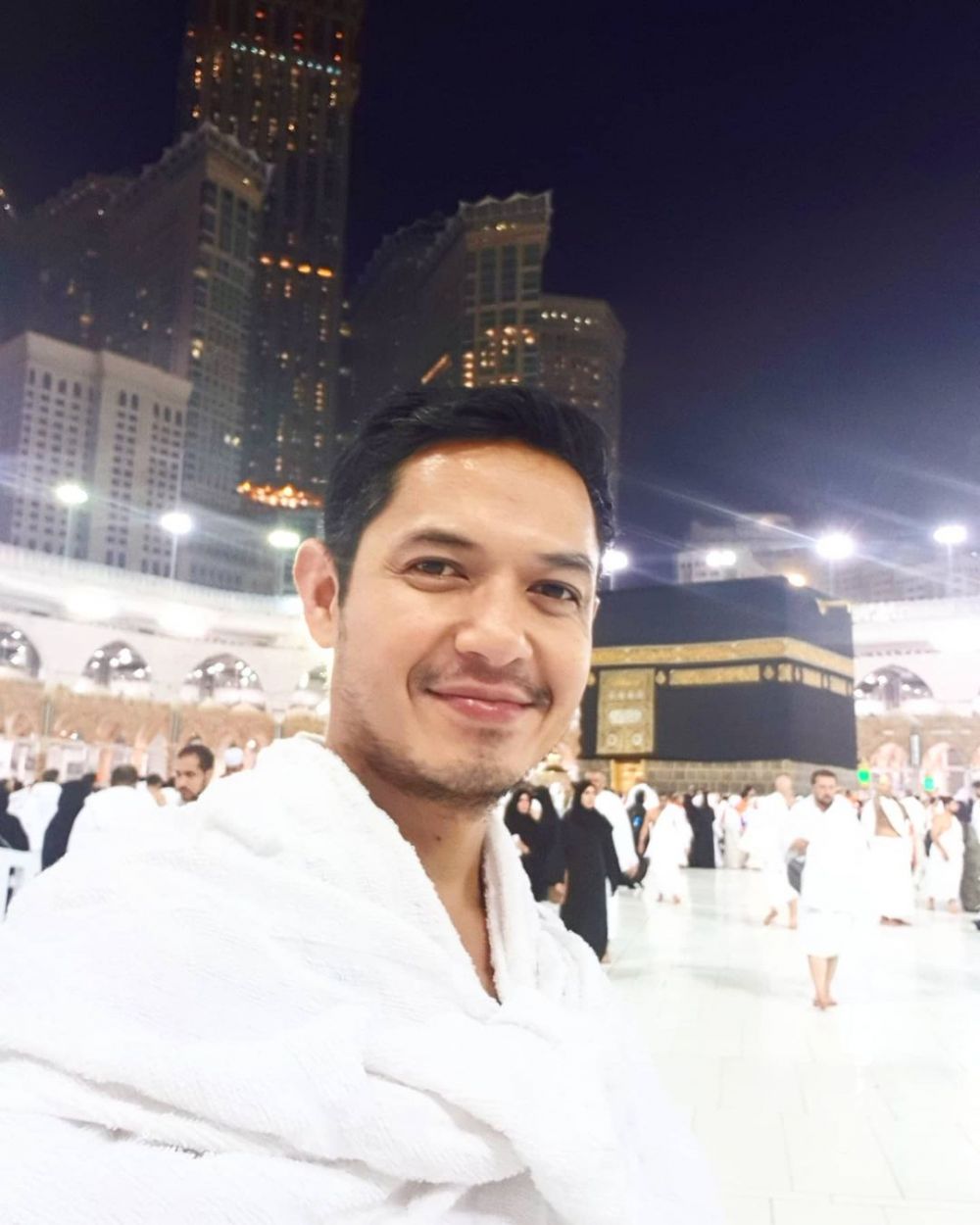 10 Potret Dude Harlino yang makin memesona dalam usia 40 tahun