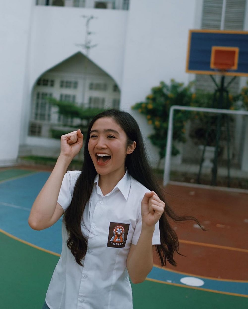 Pesona 10 seleb pakai seragam SMA, Nindy Ayunda curi perhatian