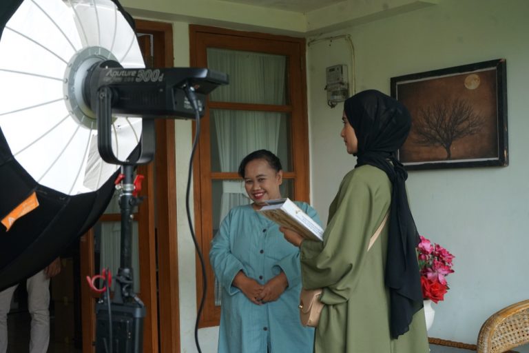 Terjun akting, ini 7 potret Nadya Mustika jalan syuting web series
