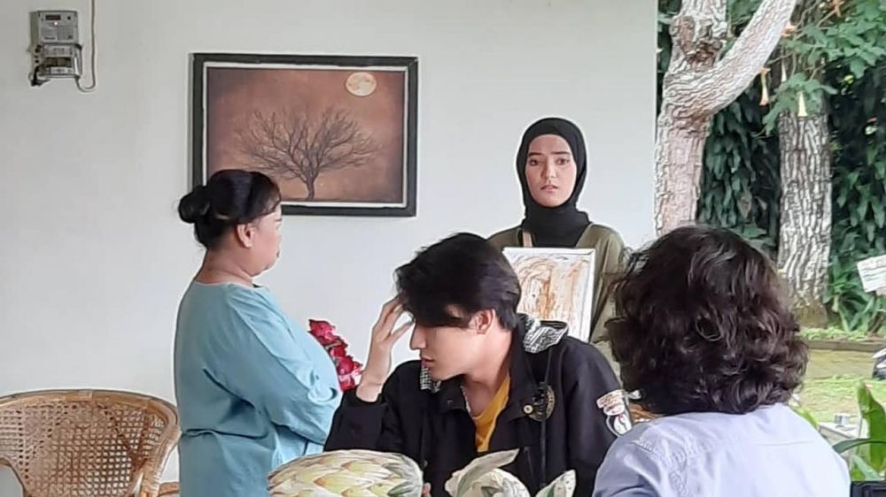 Terjun akting, ini 7 potret Nadya Mustika jalan syuting web series