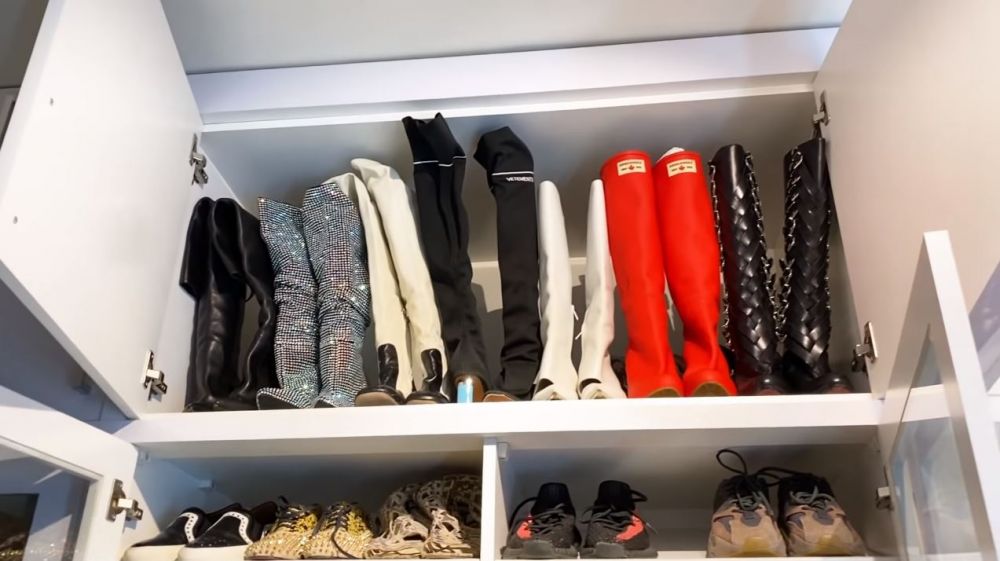 8 Potret walk in closet Kimmy Jayanti, koleksi parfum sampai puluhan