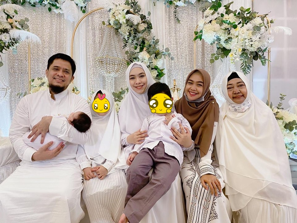 10 Momen akikah anak keempat Oki Setiana Dewi, elegan bernuansa putih