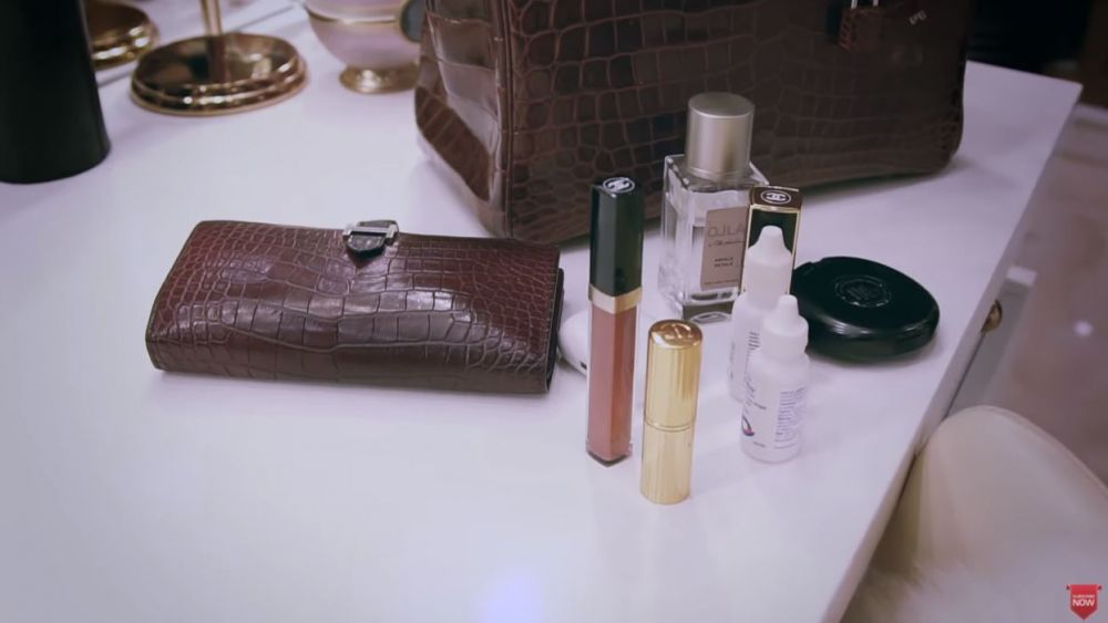 Intip isi tas 10 seleb, ada yang nilainya ditaksir ratusan juta rupiah