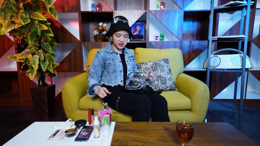 Intip isi tas 10 seleb, ada yang nilainya ditaksir ratusan juta rupiah