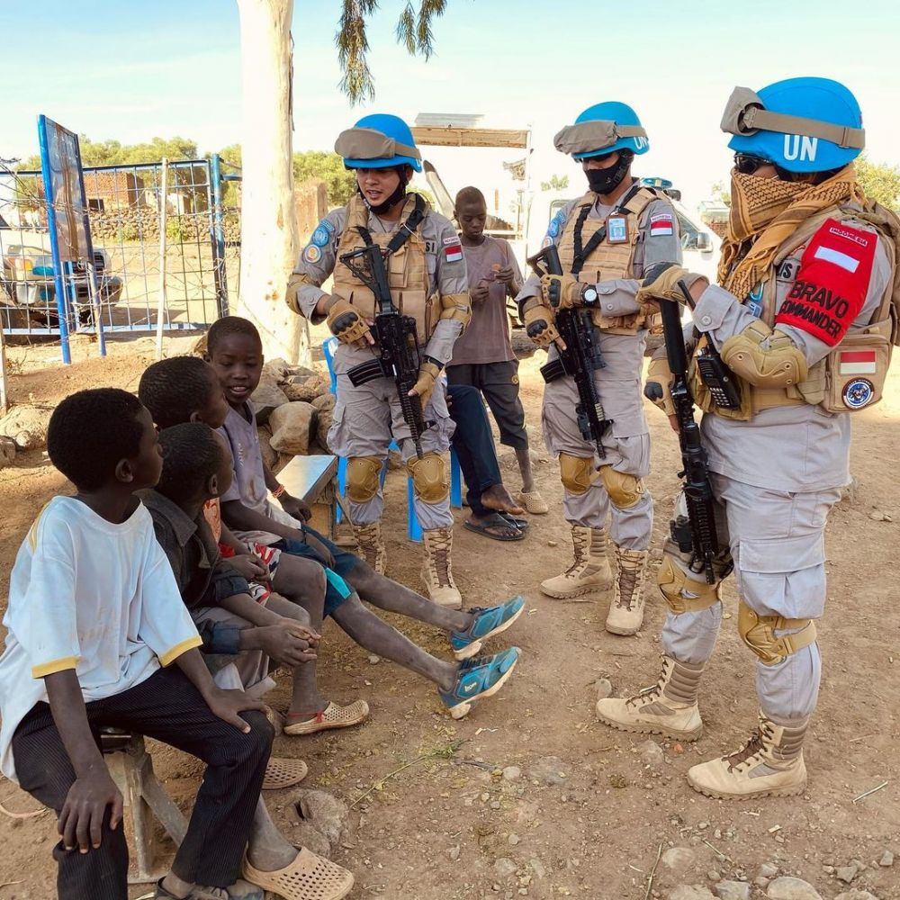 10 Potret Briptu Nabhani, polisi viral yang mengajar ngaji di Sudan