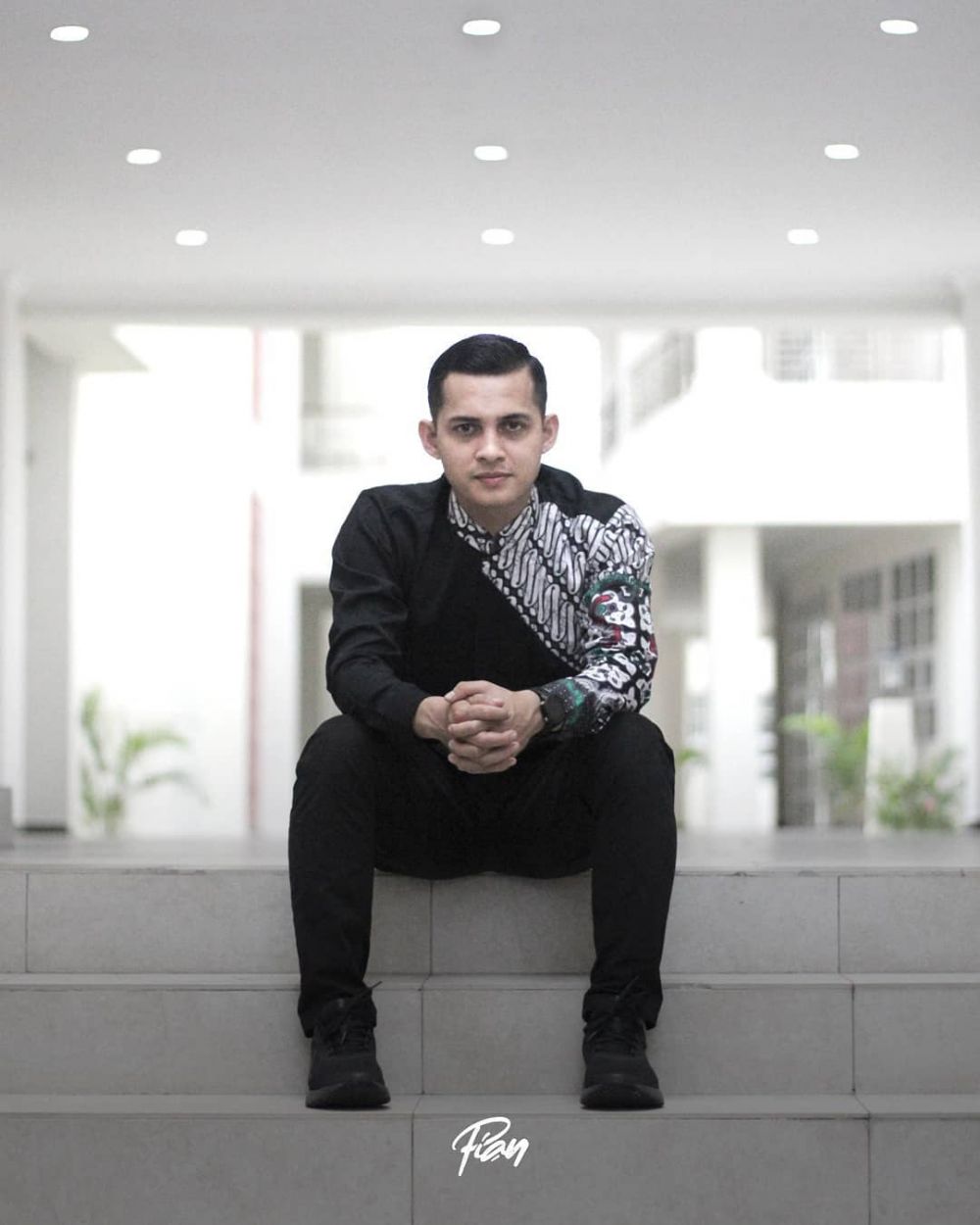 10 Potret Briptu Nabhani, polisi viral yang mengajar ngaji di Sudan