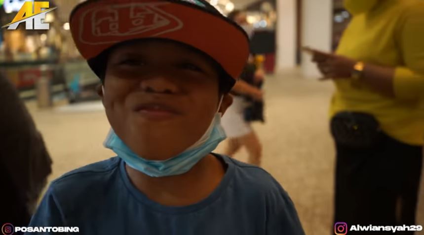 10 Momen Alwiansyah ajak keluarga ke mal, ayahnya mau copot sandal