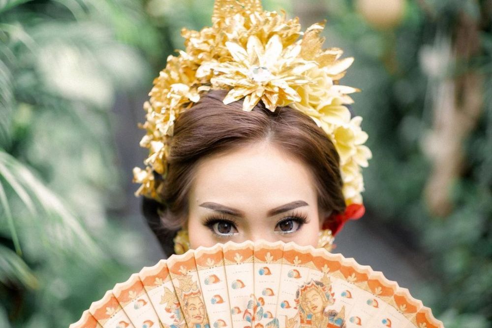 10 Potret Steffy 'Cherrybelle' dan suami pakai busana Bali, manglingi