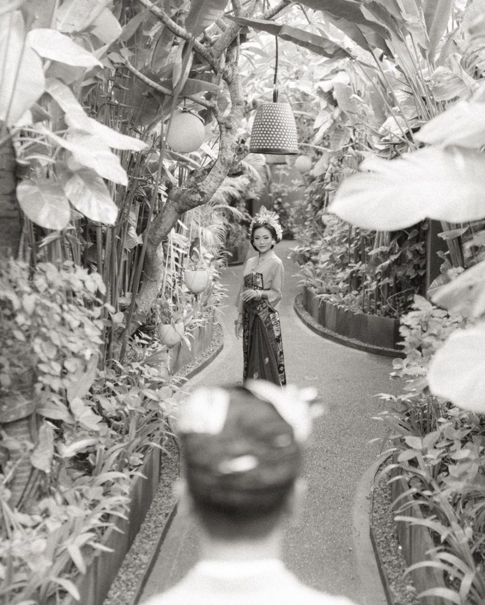 10 Potret Steffy 'Cherrybelle' dan suami pakai busana Bali, manglingi