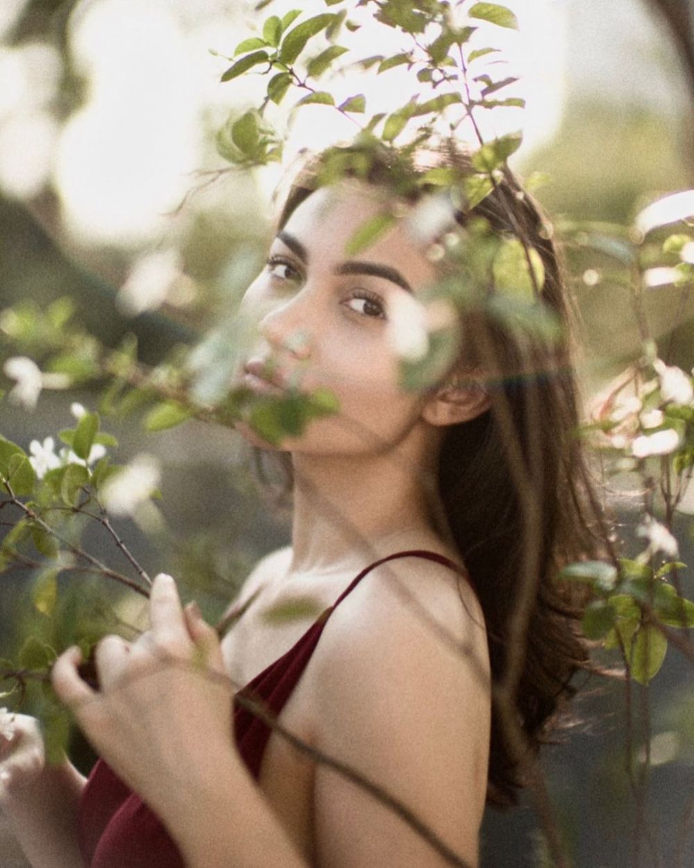 Cerita 10 seleb cantik rehat dari media sosial, jaga kesehatan mental