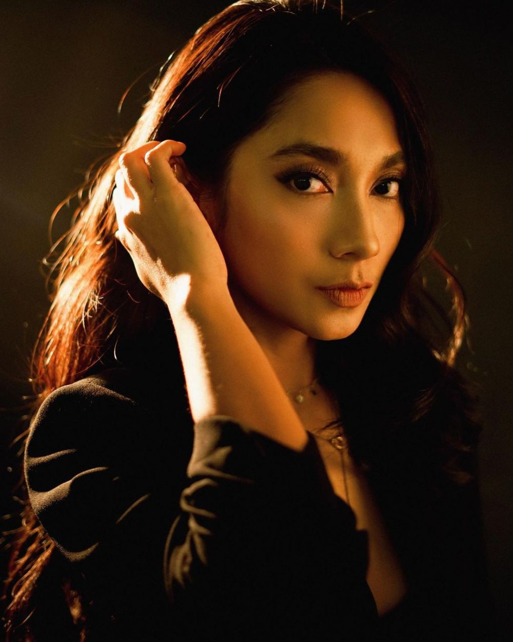 Cerita 10 seleb cantik rehat dari media sosial, jaga kesehatan mental