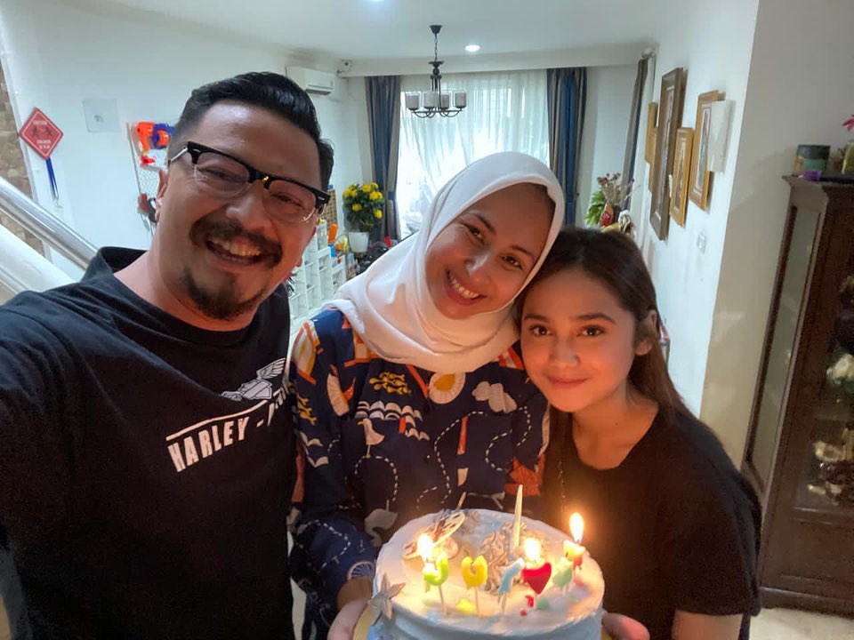 8 Momen ultah Deswita Maharani ke-40, Ferry Maryadi beri kejutan manis