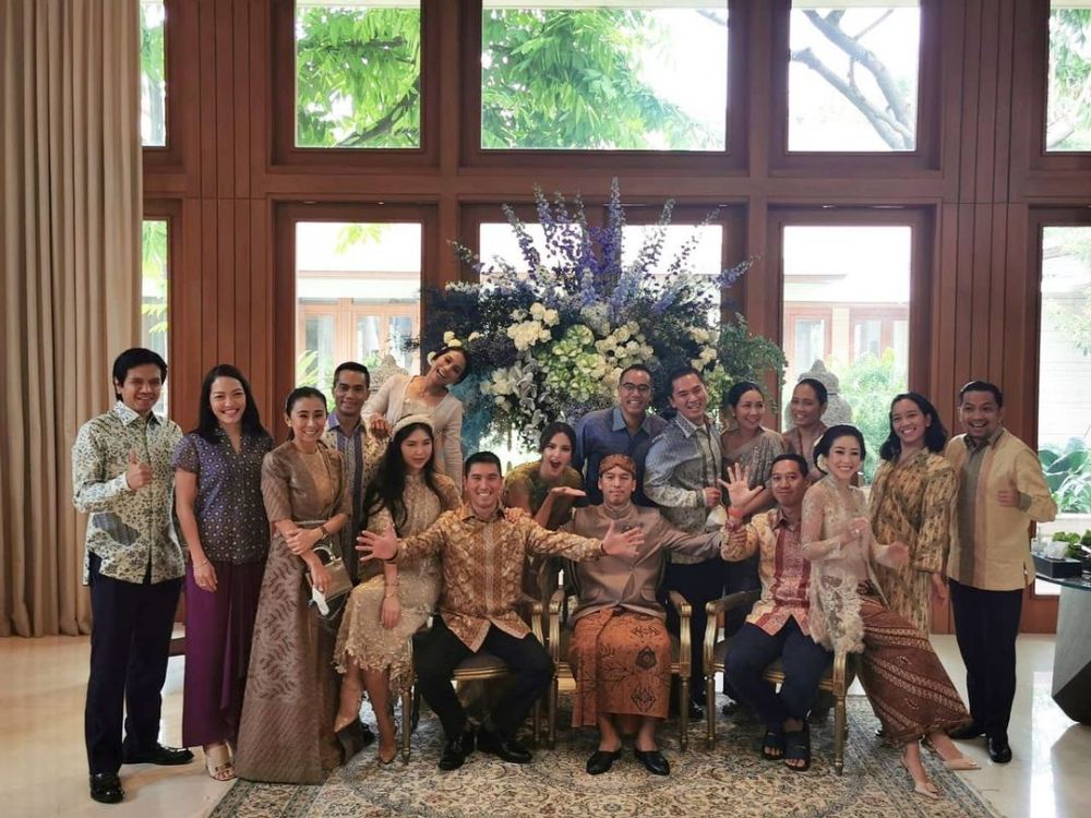 Momen akrab 12 seleb bareng saudara ipar, bak keluarga kandung