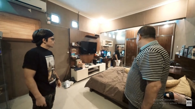 Potret kamar 8 YouTuber, koleksi sepatu Atta Halilintar jadi sorotan