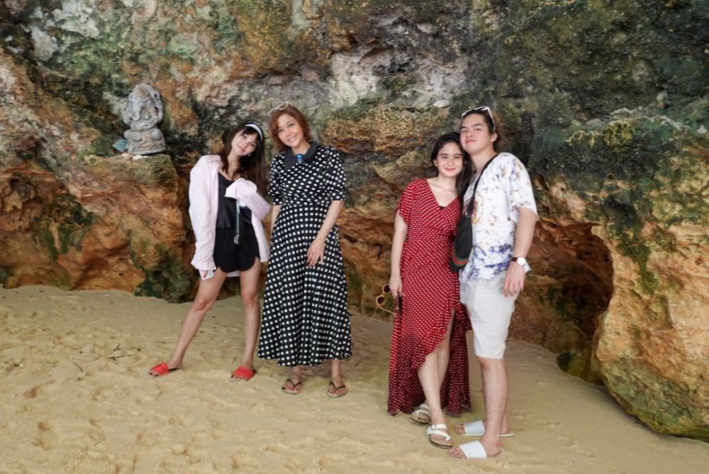 10 Potret kebersamaan Maia Estianty dengan pacar Al & Dul