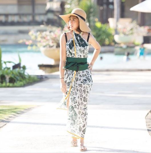 10 Potret Dian Sastro kenakan busana adat, pesonanya terpancar