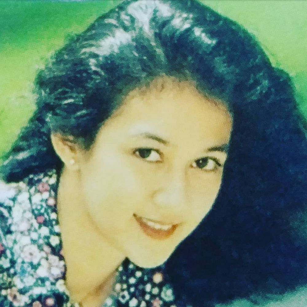 10 Potret lawas Dina Lorenza, cantiknya tak pudar