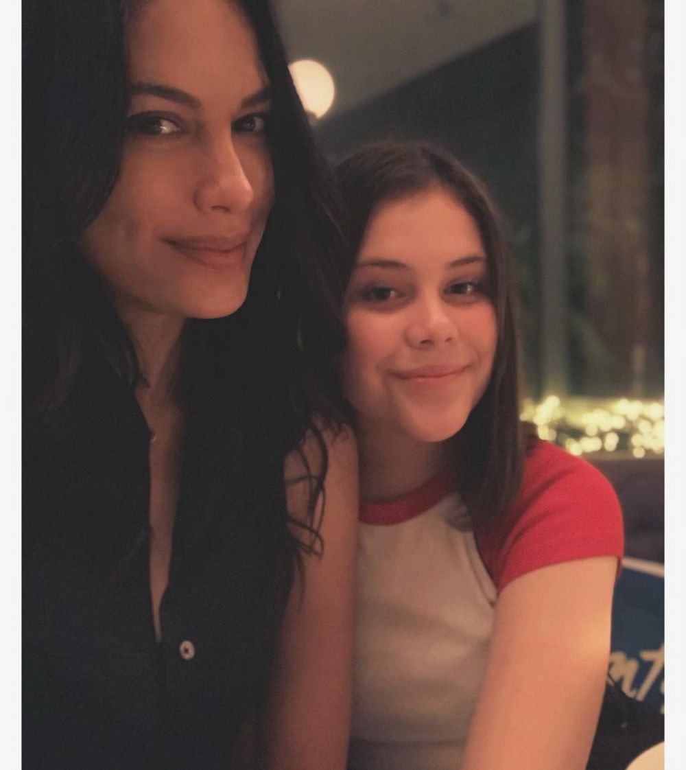 Bak kakak-adik, ini 10 potret Sophia Latjuba dan Manuella Aziza