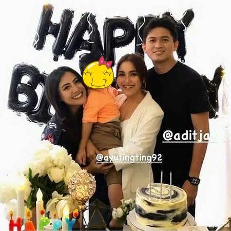 8 Momen kedekatan Ayu Ting Ting & keluarga Adit Jayusman, kompak abis