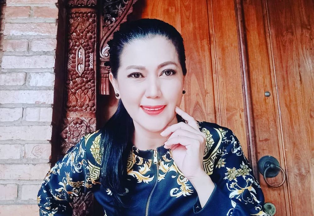 Cerita 8 seleb berperan jadi orang jahat, ada yang  dilempar ayam