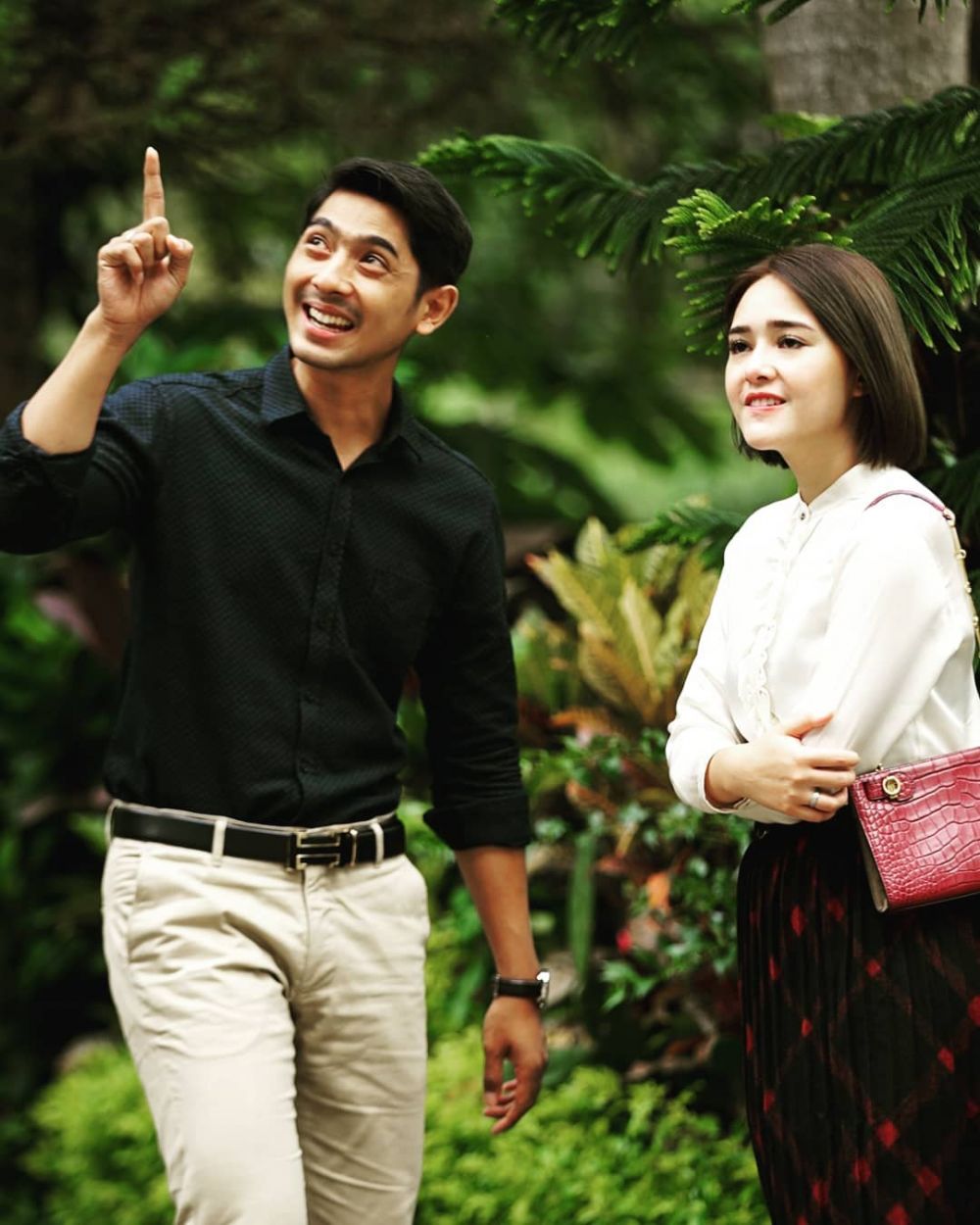 Jutek di sinetron, ini 8 potret Arya Saloka tertawa di balik layar