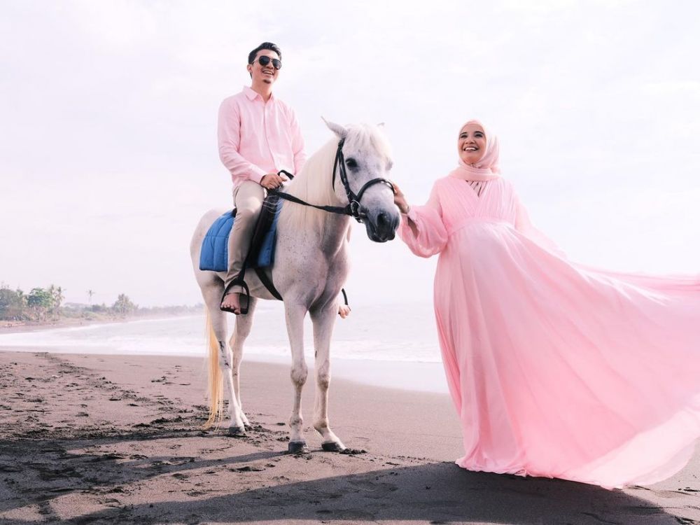 Hamil 5 bulan, ini 7 potret maternity Zaskia Sungkar yang menawan