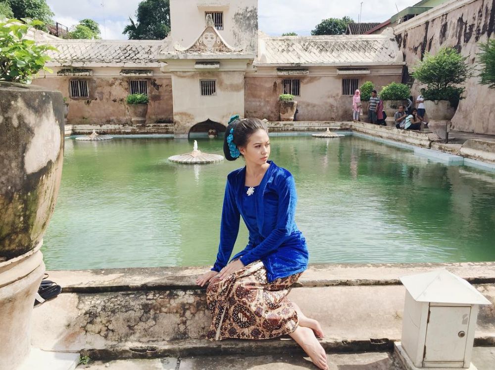 10 Gaya pemotretan Yuki Kato dengan berbagai tema, memesona abis