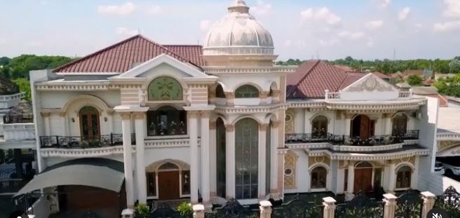 Penampakan rumah mewah 6 'Sultan' Indonesia, bak istana