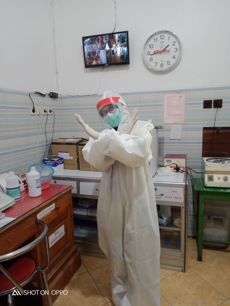 Berawal iseng, pengusaha muda ini raup omzet dari produksi hazmat suit