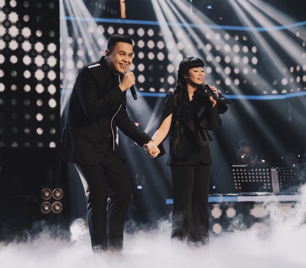 Kolaborasi lagu baru, ini 10 potret persahabatan Yura Yunita dan Tulus