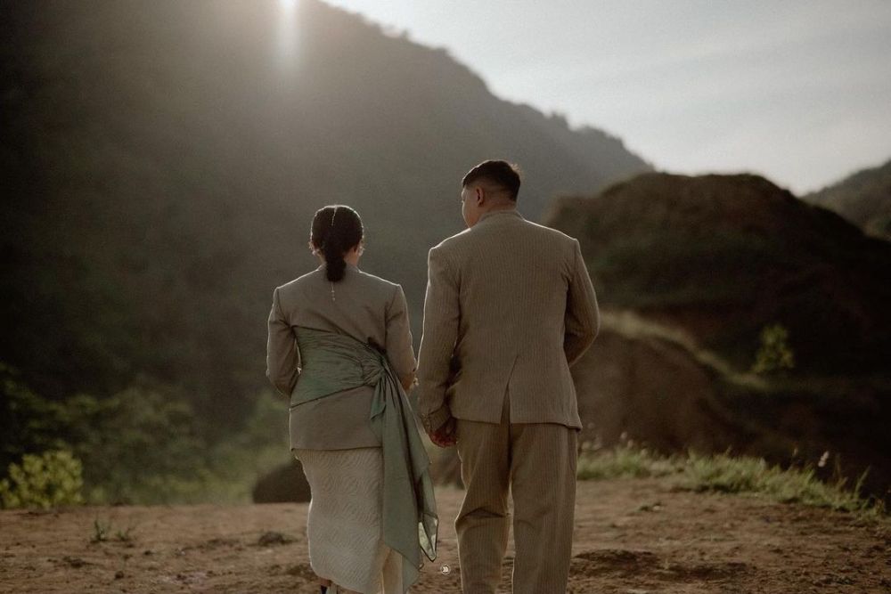 Sudah sah menikah! Ini 7 fakta Donne Maula suami Yura Yunita