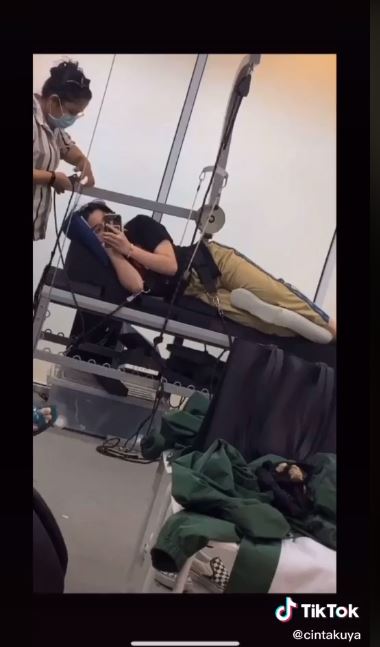 10 Potret dan cerita perjuangan Cinta Kuya melawan skoliosis