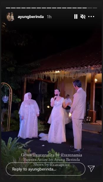 8 Momen resepsi Yura Yunita, digelar outdoor & sempat diguyur hujan