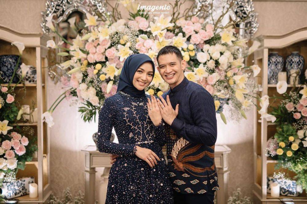 Momen 10 aktor lamar kekasih, penuh kebahagiaan