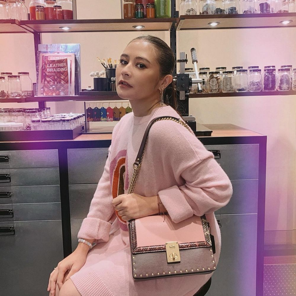 Penghasilan pertama 8 seleb ini bikin melongo, ada yang Rp 75 ribu