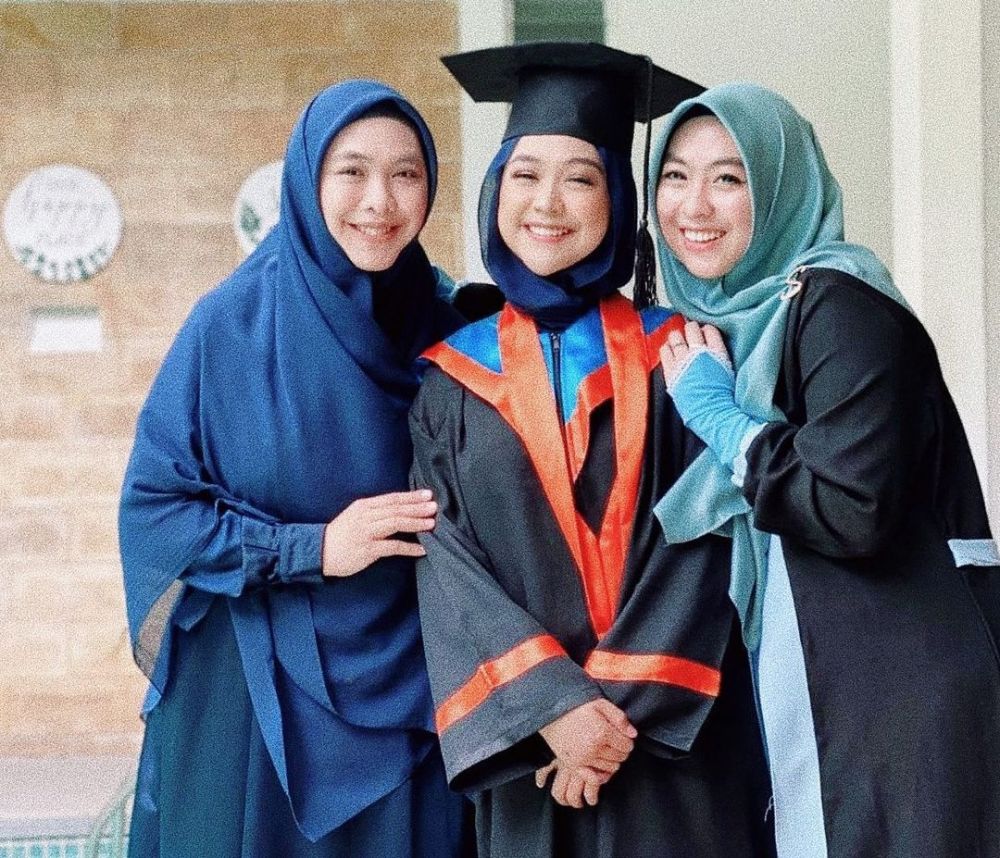 10 Seleb rayakan wisuda di tengah pandemi, terbaru Ify Alyssa