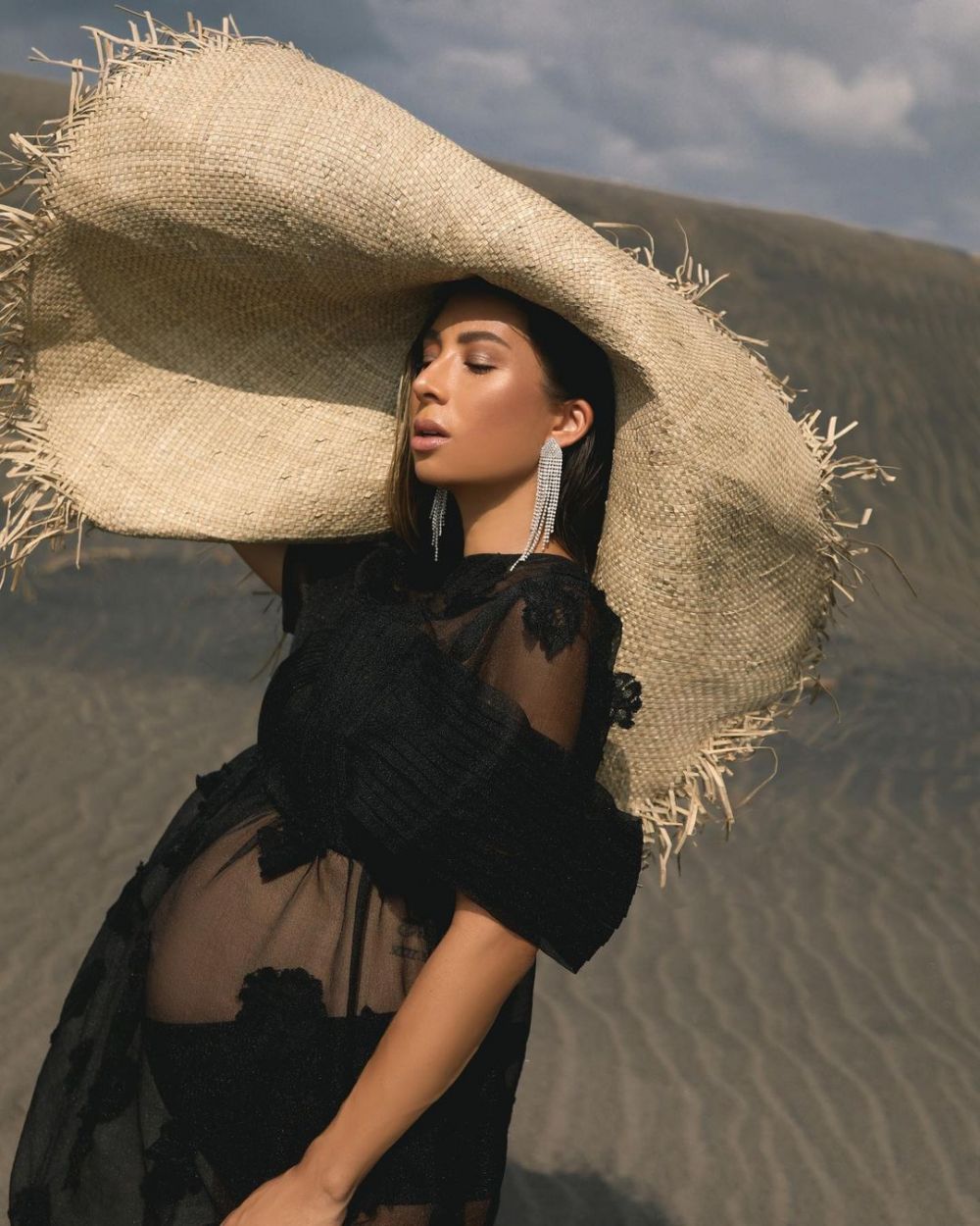 10 Potret maternity shoot Jennifer Bachdim dengan berbagai tema