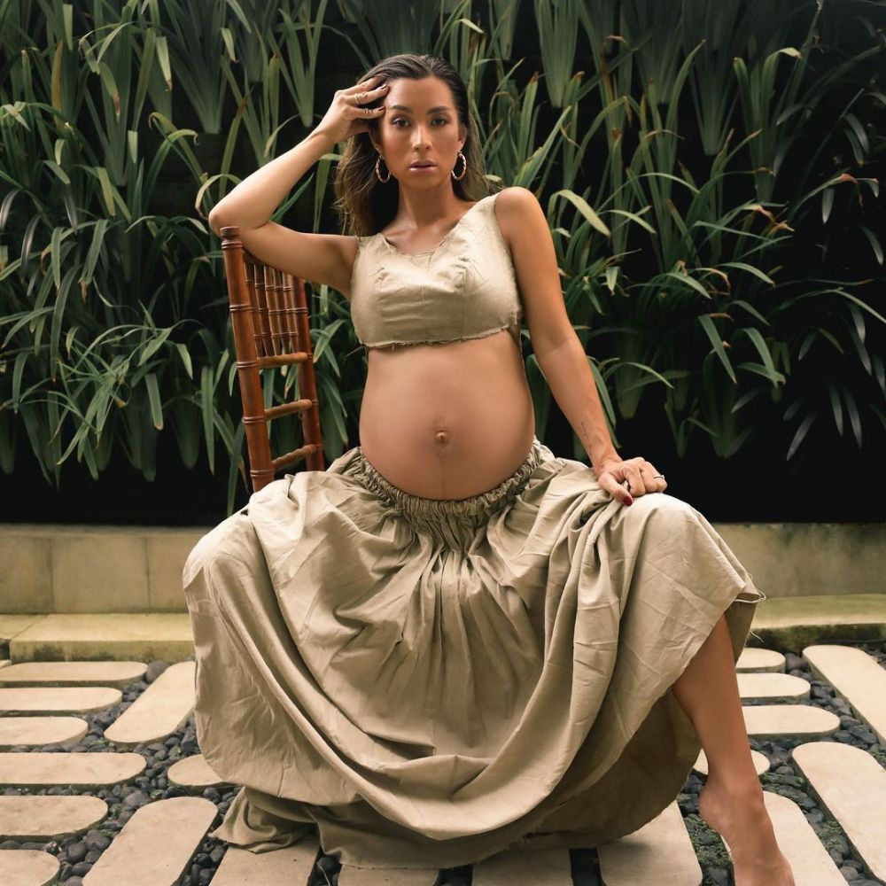 10 Potret maternity shoot Jennifer Bachdim dengan berbagai tema