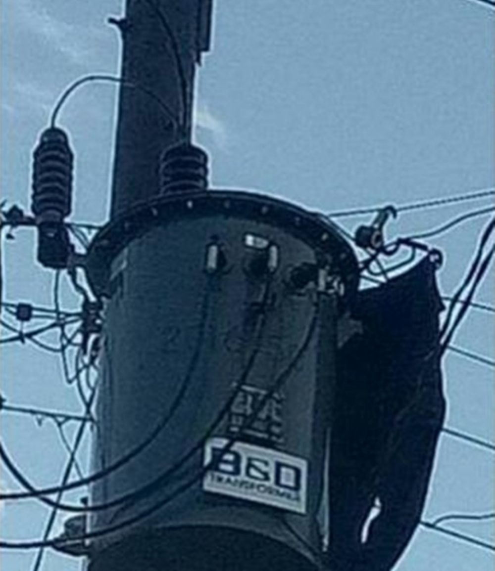 8 Penampakan aneh di tiang listrik ini bikin gagal fokus