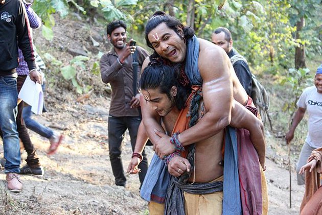 10 Potret lawas pemain Mahabharata saat syuting, tingkahnya kocak