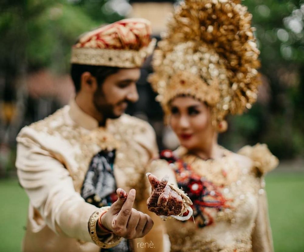 7 Potret pernikahan Gautam 'Chandra Nandini' & Soffie pakai adat Bali