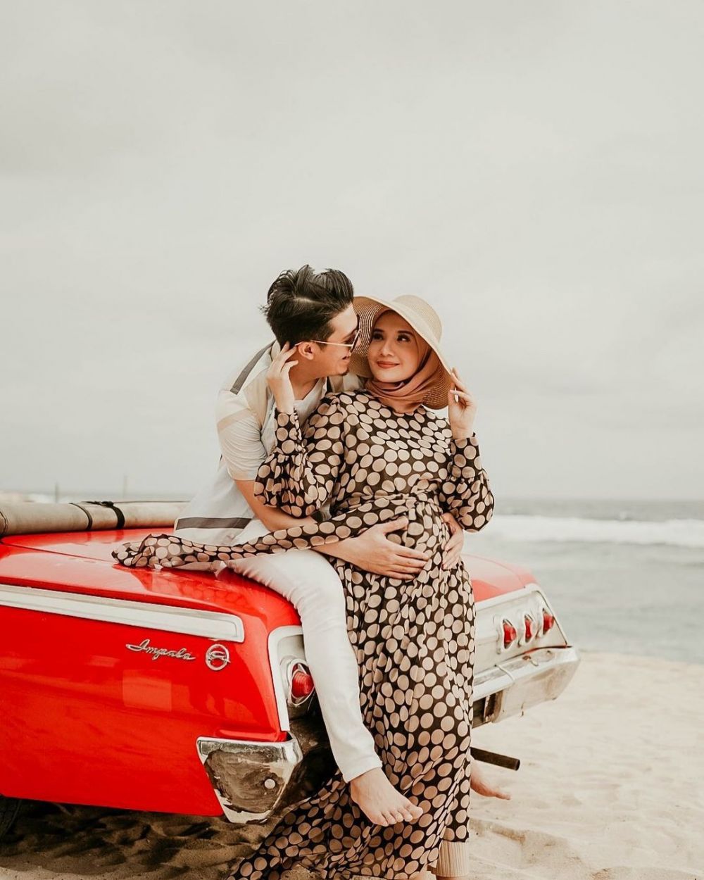 Hamil 5 bulan, ini gaya 6 seleb pemotretan maternity pertama kali