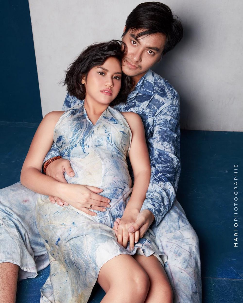 Hamil 5 bulan, ini gaya 6 seleb pemotretan maternity pertama kali