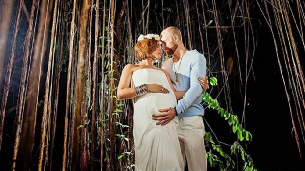 Hamil 5 bulan, ini gaya 6 seleb pemotretan maternity pertama kali