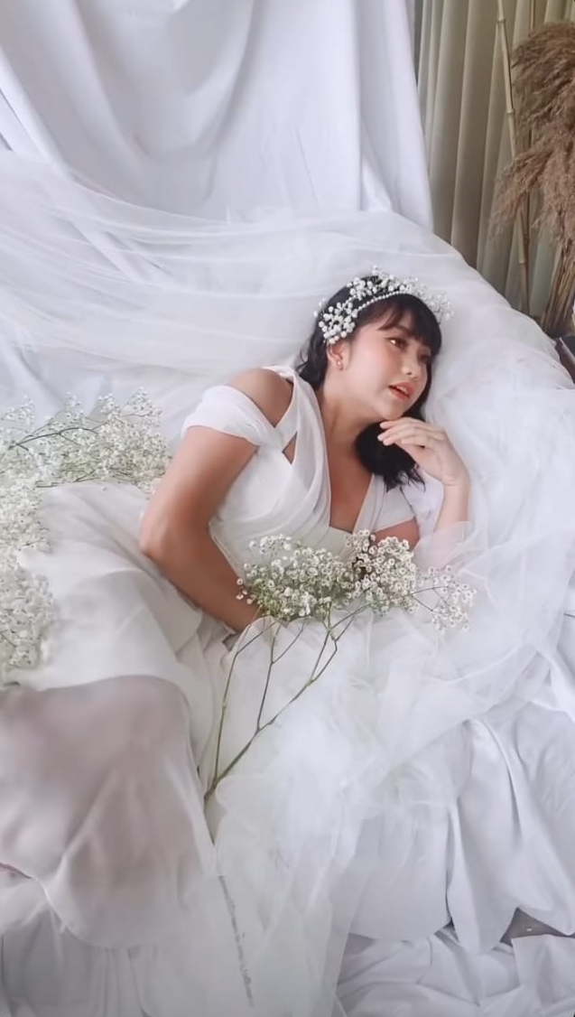 10 Momen pemotretan Ghea Indrawari ala Korean look, gemas bak bidadari