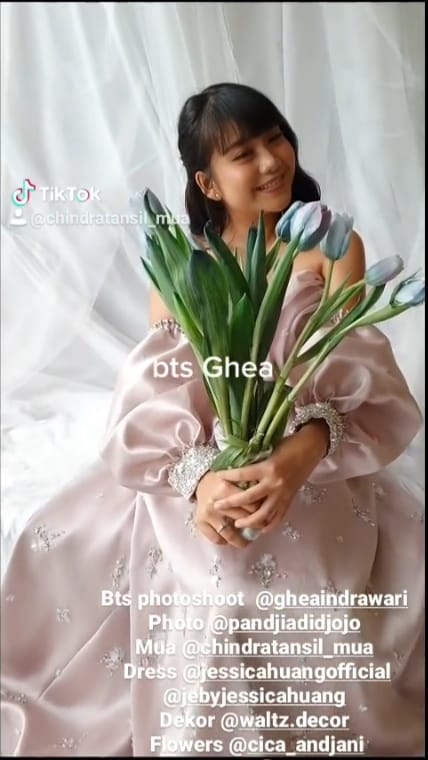 10 Momen pemotretan Ghea Indrawari ala Korean look, gemas bak bidadari